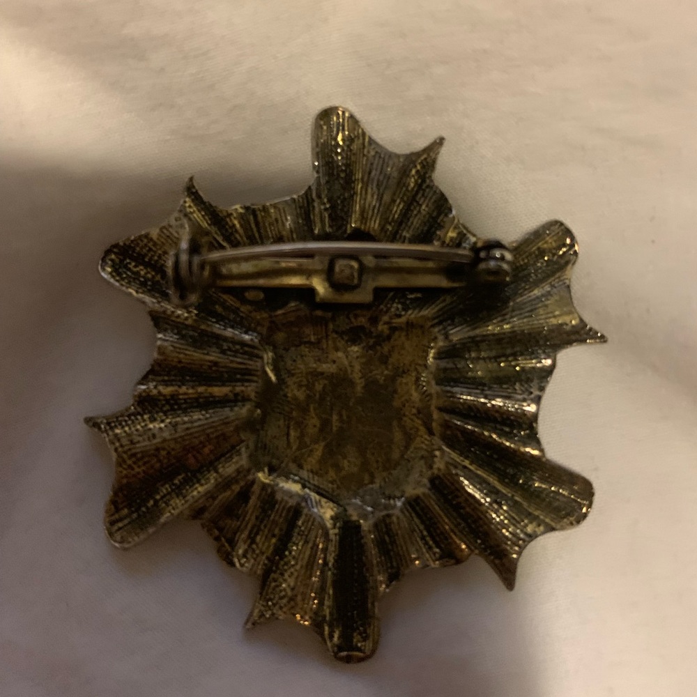 Unusual Brooch - Picture 8 of 8
